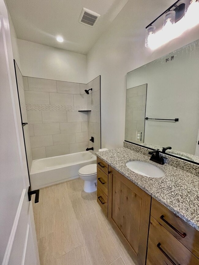 Building Photo - Beautiful Three Bedroom Home in Desert Cliffs