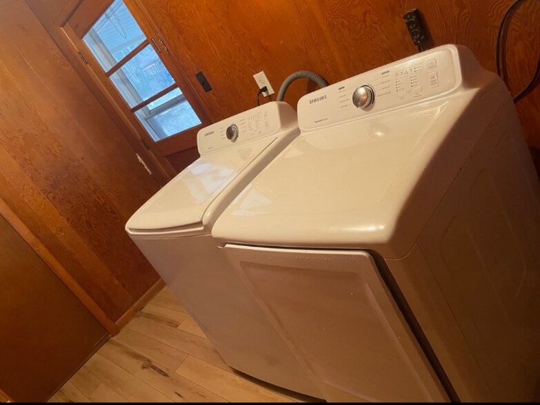 Building Photo - 525 Short Creek Rd