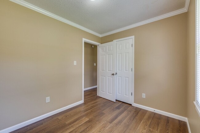 Building Photo - 4br/ 2 ba private home in Bristol TN