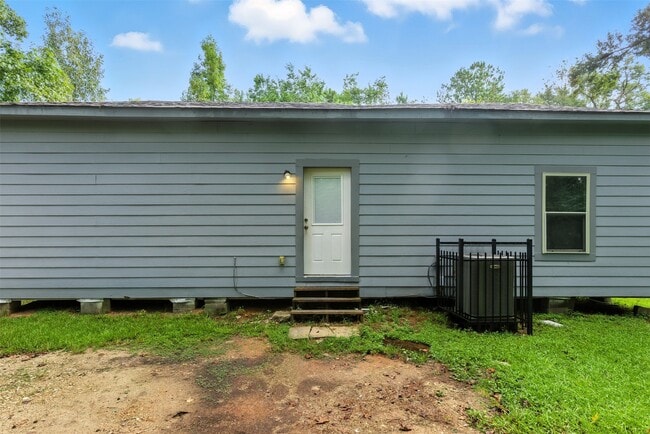 Primary Photo - 1718 N Travis Ave
