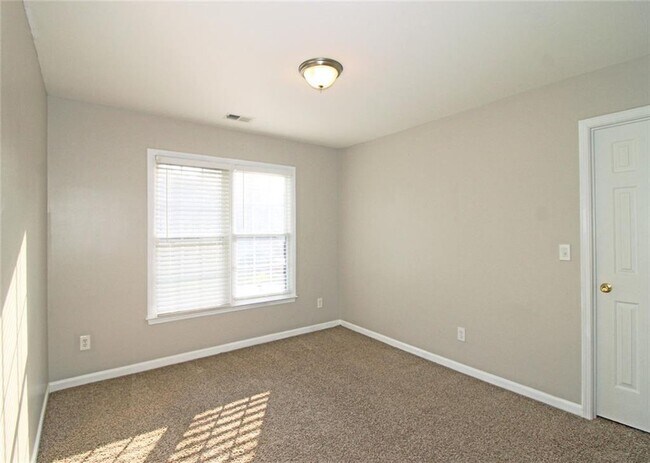 Building Photo - 1213 Kingsbury Ln