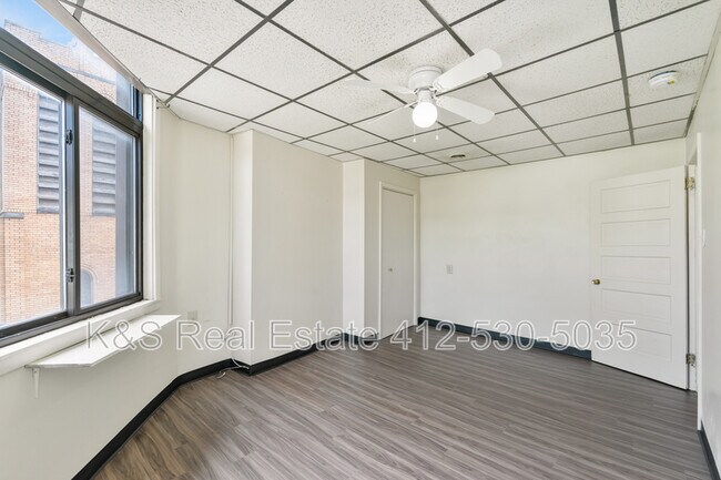 Building Photo - 751 Chartiers Ave