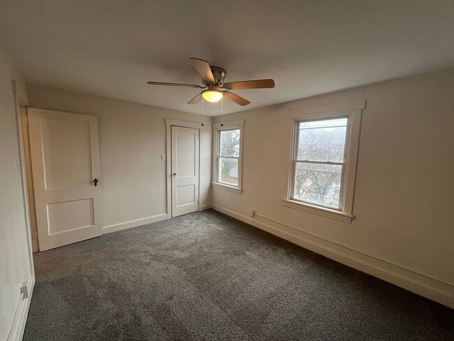 Building Photo - Updated 2.5 Bedroom/ 1 Bath in Troy Hill