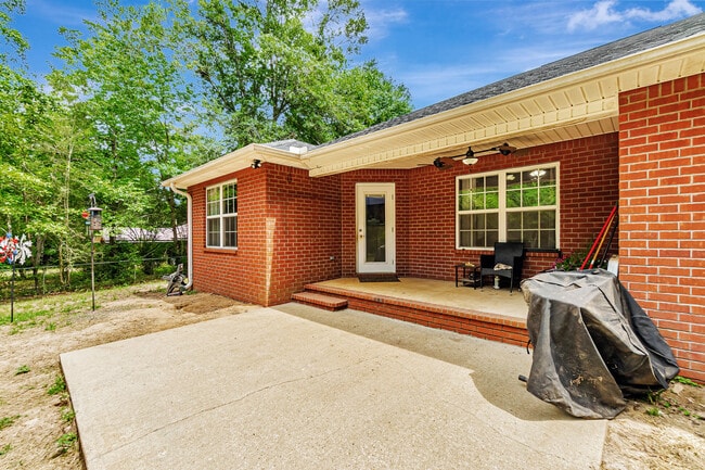 Building Photo - 121 Hillwood Dr