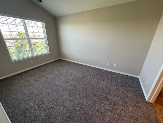 Building Photo - Lovely Townhome in Dancing Willows