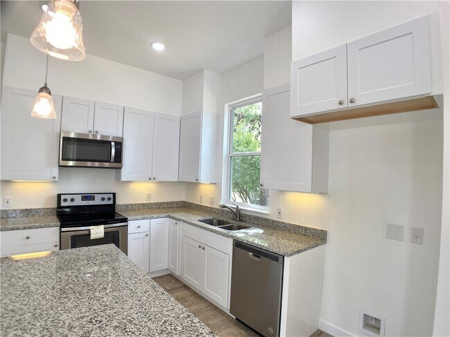 Building Photo - 255 Lourdes Ct