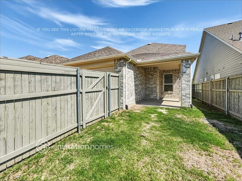 Building Photo - 2533 Stella Ln