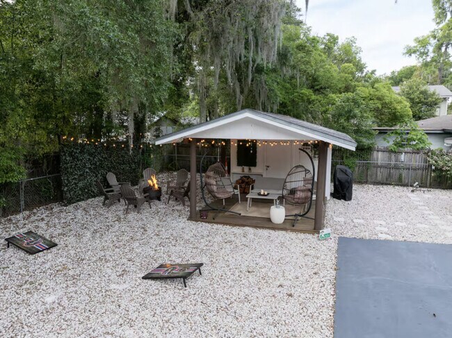 Building Photo - 3204 NW 10th St