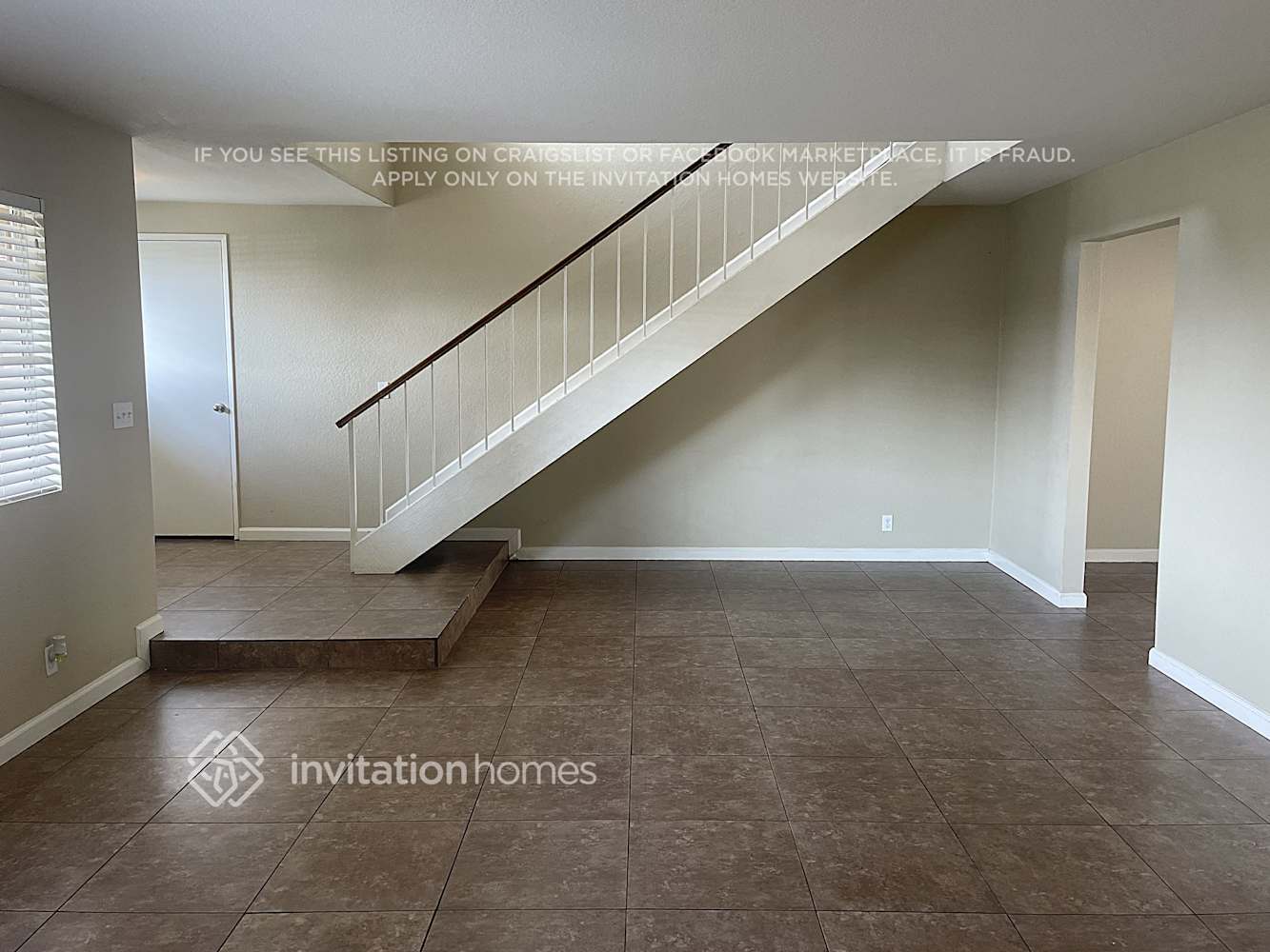 Building Photo - 2344 N Teakwood Ave