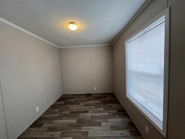 Building Photo - 15864 Marentette Dr