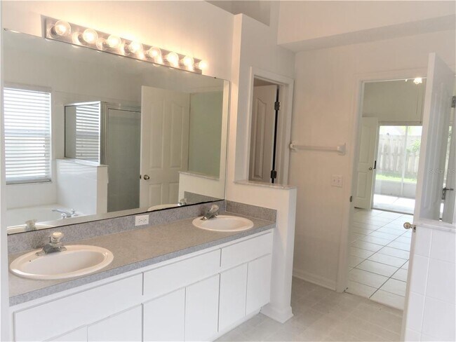 Building Photo - 8613 Fawn Creek Dr