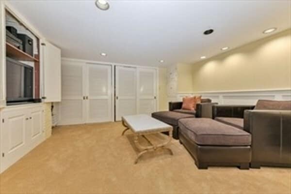 Building Photo - 39 Pinckney St