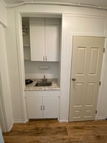 Building Photo - 524 Columbus Ave