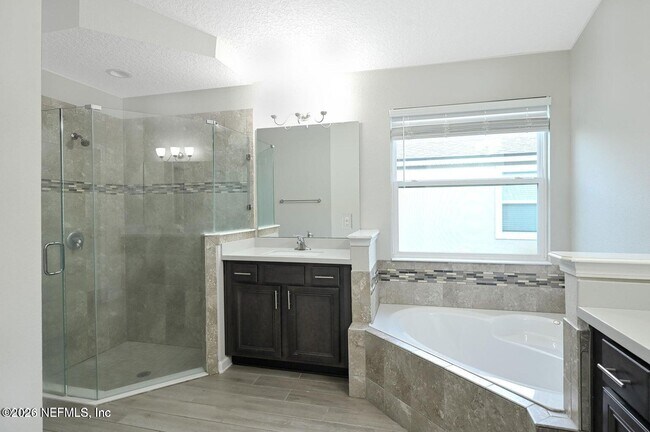 Building Photo - 353 Ponderosa Dr