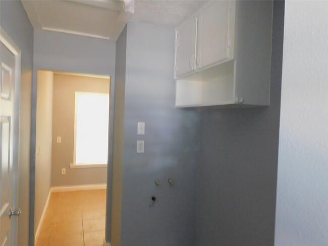 Building Photo - 3719 Meadowlake Rd