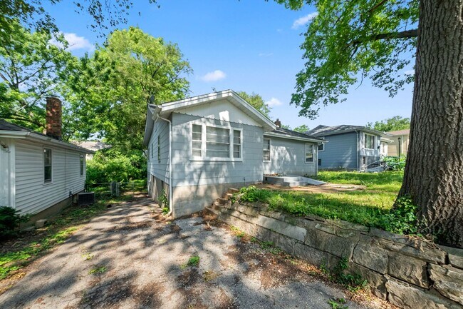 Building Photo - Cozy 3-Bedroom Home in Ferguson – $1,499/m...