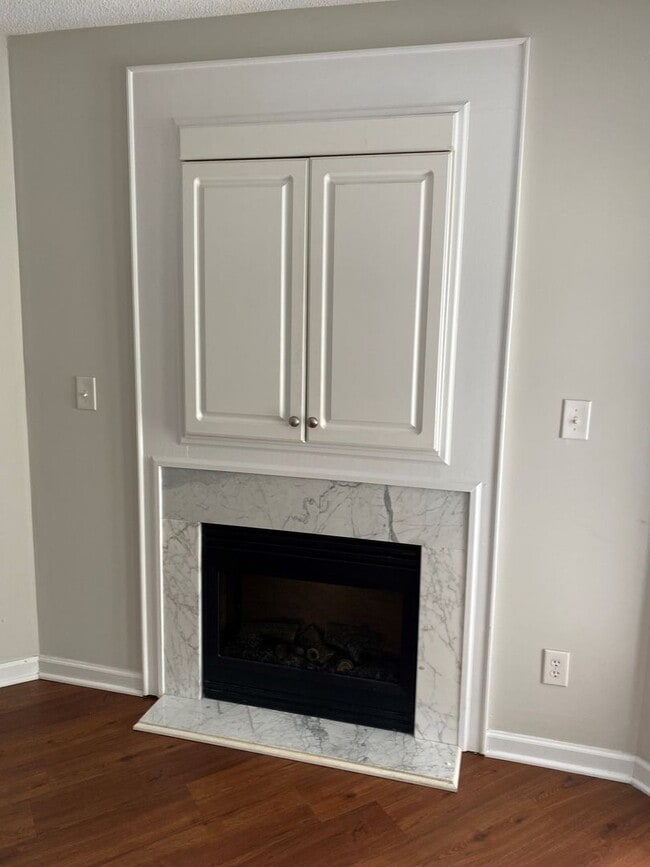 Building Photo - H5010-2