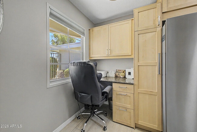 Building Photo - 10454 W Palmeras Dr