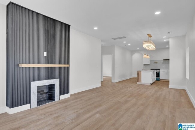 Building Photo - 1720 34th Pl N