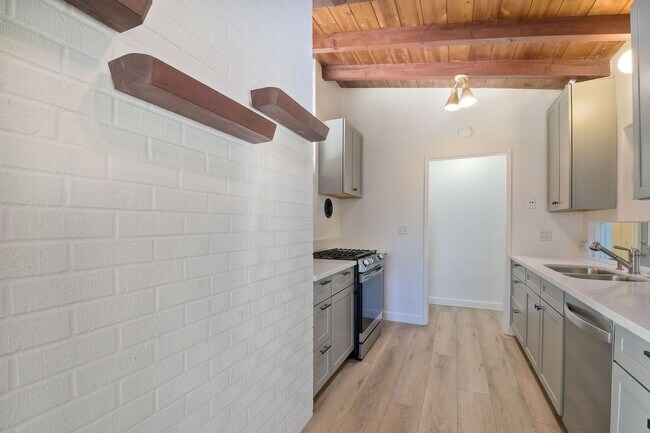 Building Photo - 766 Marsolan Ave
