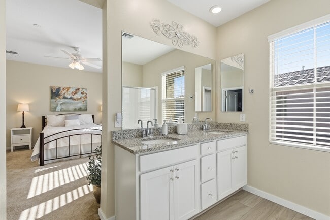 Building Photo - 737 E Beauchamp Dr