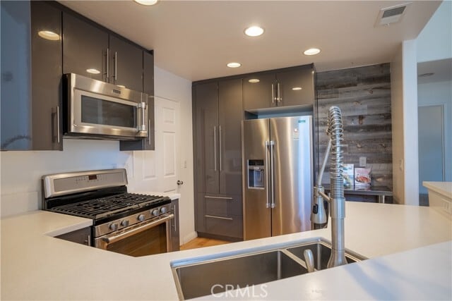 Building Photo - 2 Mansera Pl