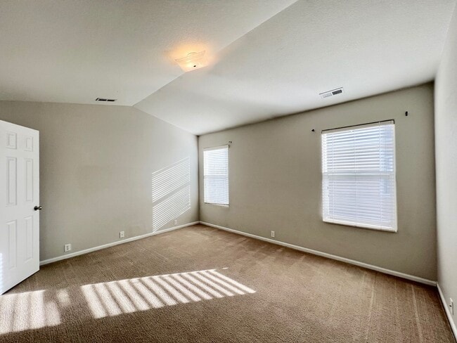 Building Photo - Spacious 2 Bed/2/5 Bath Townhome at The Bluffs at Spring Creek