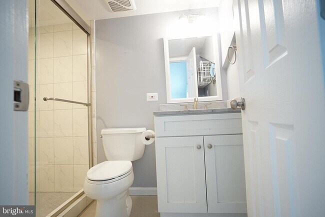 Building Photo - 322 Sugarland Run Dr