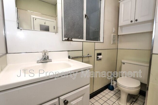 Building Photo - 1015 27th St