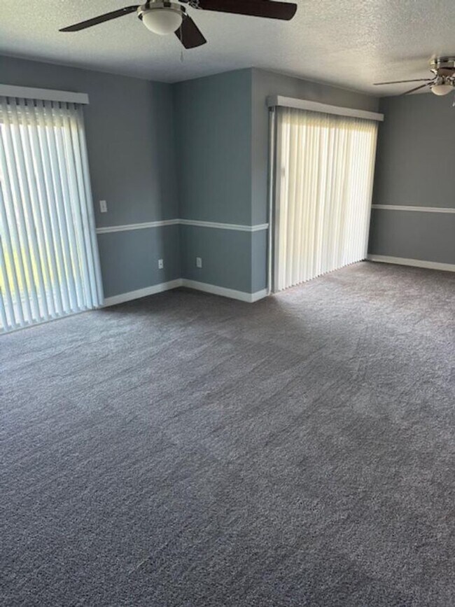 Building Photo - Spacious Townhome  with Stunning Water Views