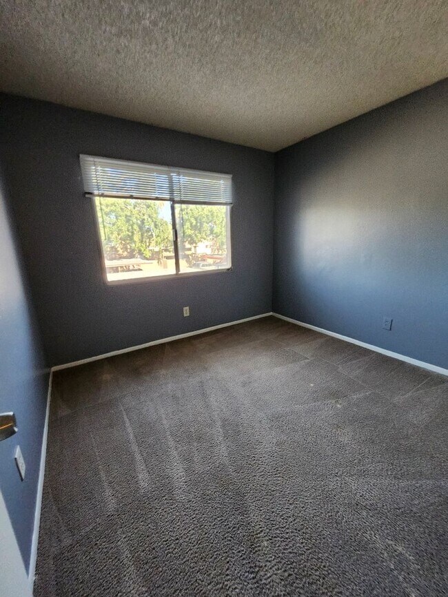 Building Photo - Charming 2-Bedroom Townhome
