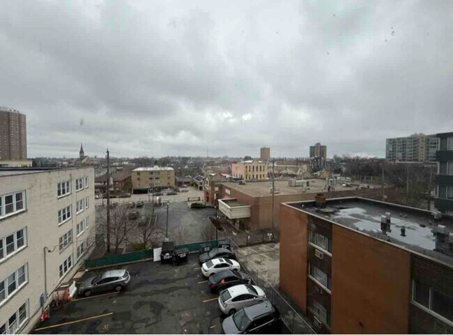 Building Photo - 1653 N Prospect Ave