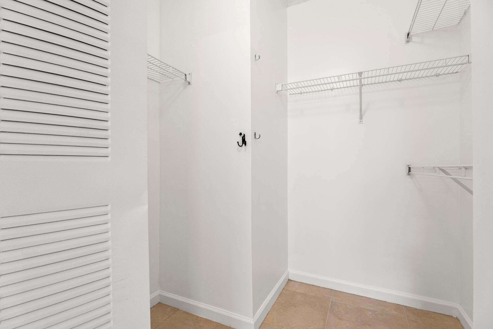 Building Photo - 1919 Van Buren St