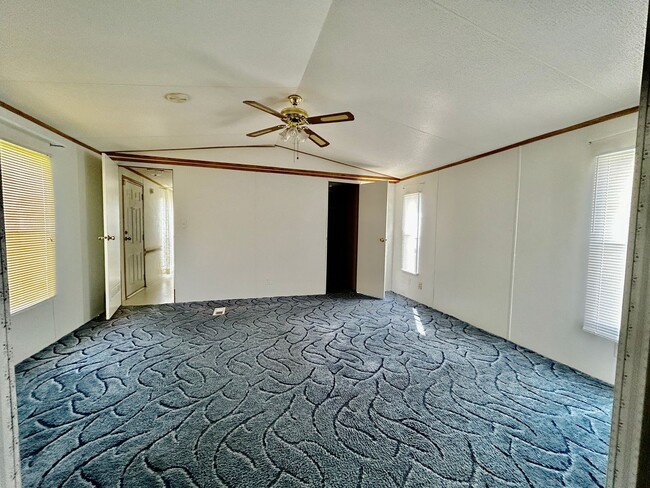 Building Photo - Available Now! 3 Bedroom 2 bath unit