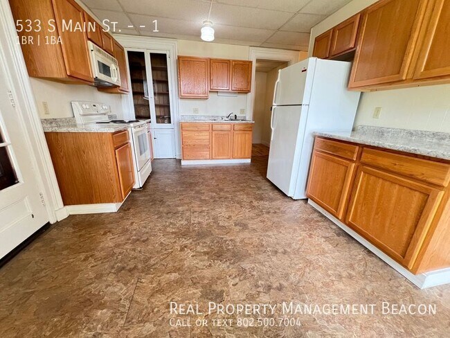 Building Photo - 533 S Main St