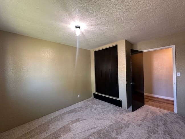Building Photo - Newly Remodeled 3 Bedroom / 2 Bathroom in NE Madras