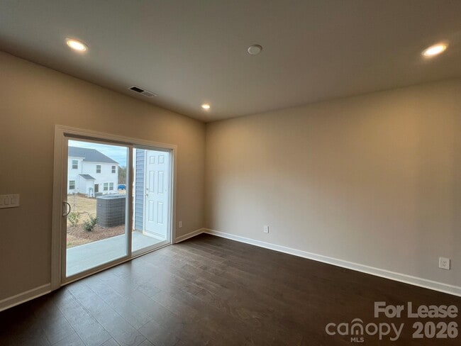 Building Photo - 1360 Fallen Acorn Ln