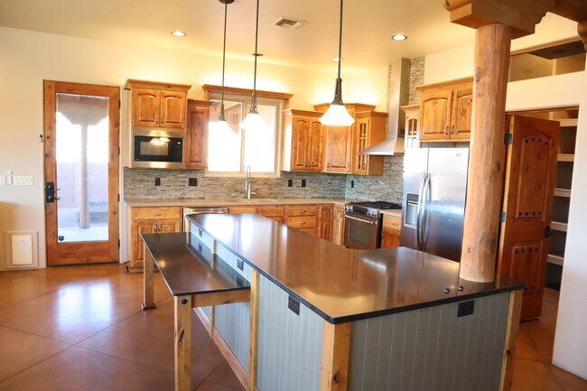 Building Photo - Your own resort! Elegant, Exclusive & Exquisite.