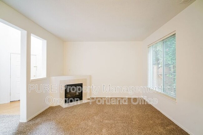 Building Photo - 16215 SW Blue Goose Ln