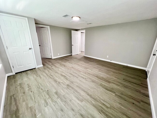 Building Photo - Newly Renovate 4 bedroom 2 bath Home in Liberty, TX!