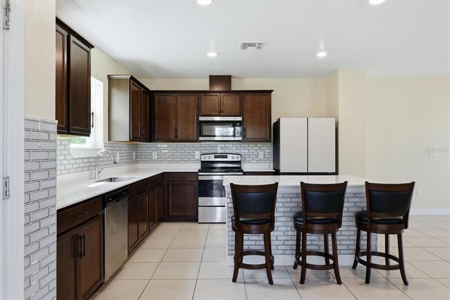 Building Photo - 9108 Royal River Cir