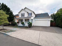 Building Photo - Charming Clackamas Retreat: Spacious 3-Bed...