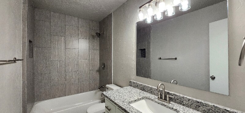 Building Photo - 2804 Fairfield Dr
