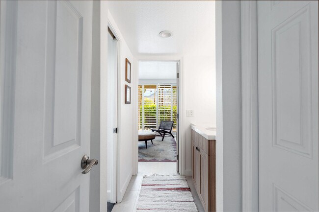 Building Photo - 48910 Noline Pl