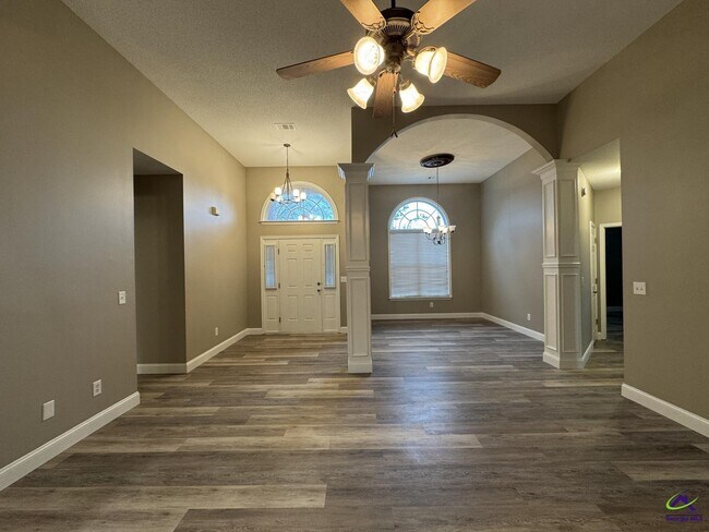 Building Photo - 106 Daventry Ln