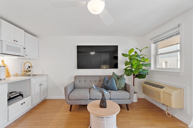Building Photo - 6 Ashworth Ave