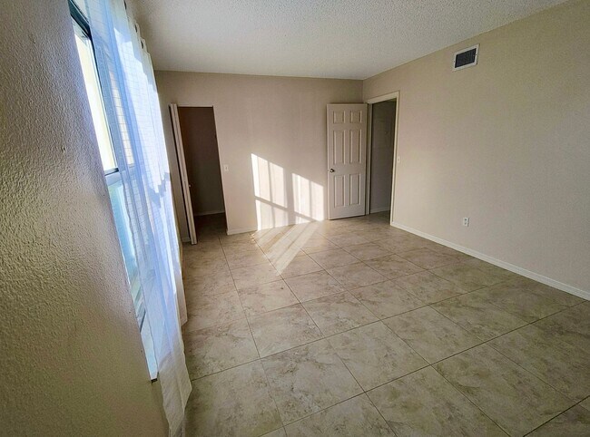 Building Photo - Charming Residence in a Prime Fort Myers Location