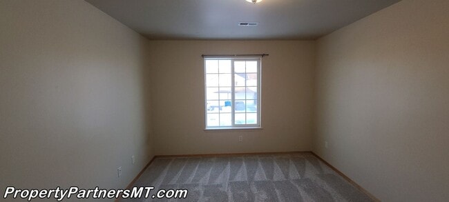 Building Photo - Very Nice 3 Bed 2.5 Bath Town house in River Rock Subdivision!