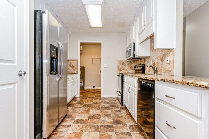 Building Photo - 725 Grove Pointe Cir