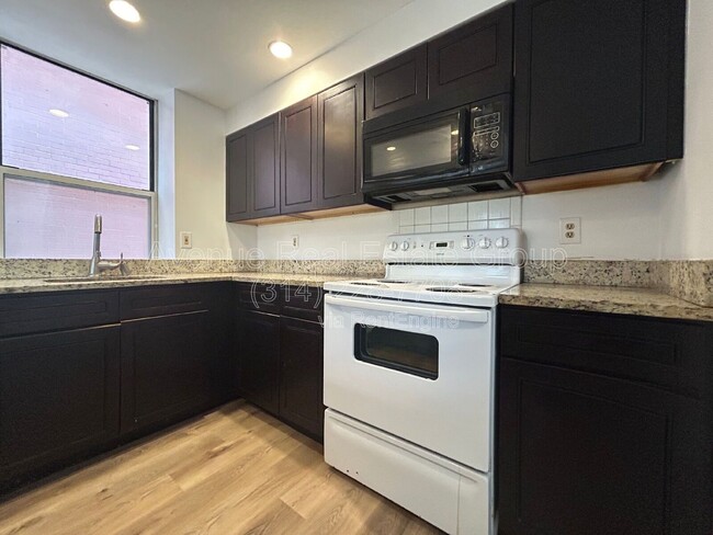 Building Photo - 3831 Blaine Ave